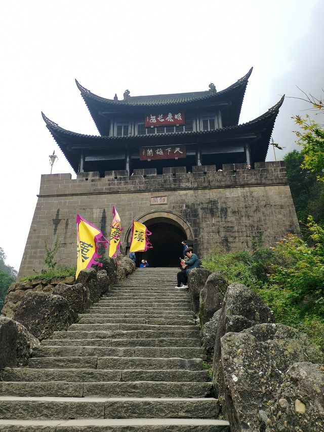 劍門關和猿猱道。