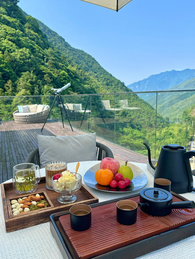 住進山裡大口吸氧。