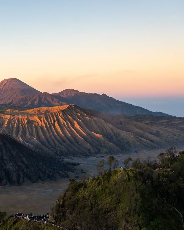 布羅莫火山——東爪哇的地獄之門，震撼人心的奇景