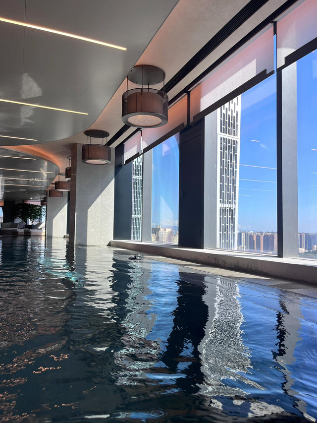 🌊深圳寶藏放空聖地！洲際旗下高空泳池美到挪不開眼！