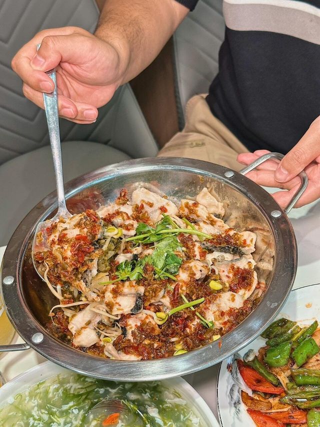 本地人都會嚟嘅海鮮餐廳肯定穩陣！