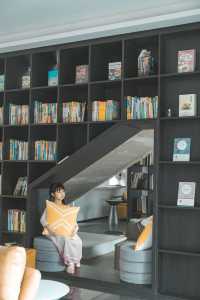 現代咖啡書屋與古樸古鎮的完美結合