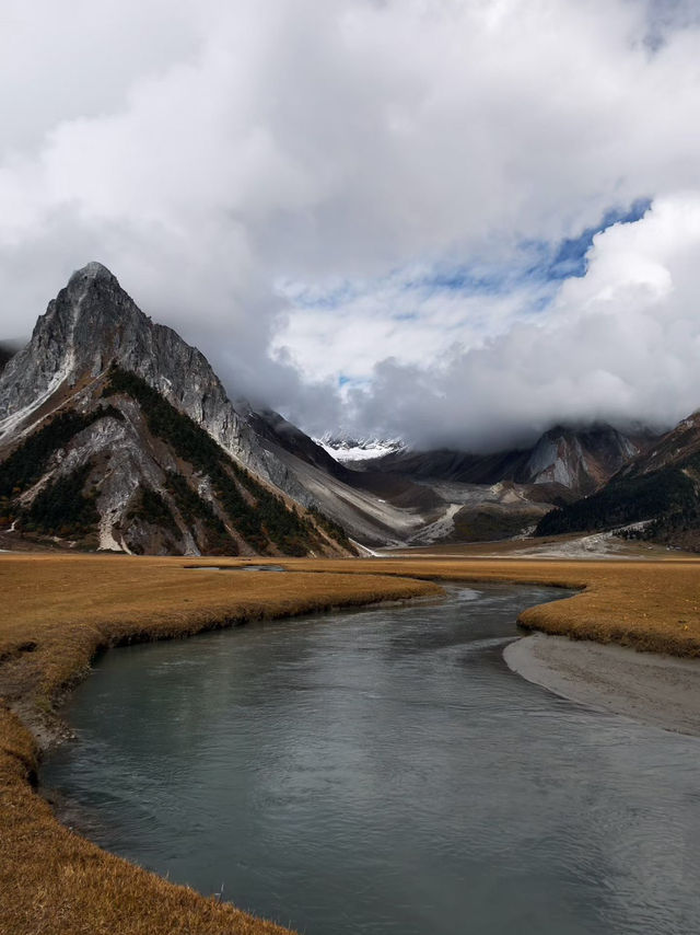 Songzan, Xizang (Tibet), China: A Fresh Take on a Remote Plateau