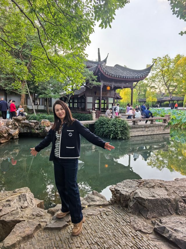 日出下的江南水墨畫