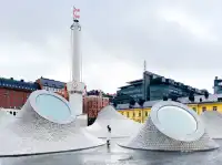 芬蘭這個美術館就像是廣場上平地冒出的泡泡