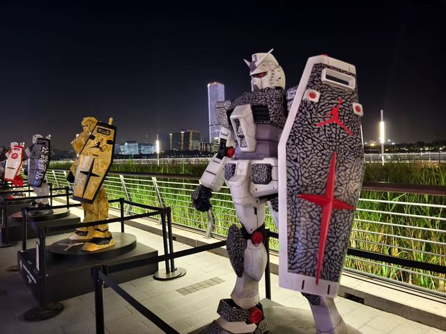 上海徐匯西岸驚現機甲聖誕樹!夜拍打卡聖地 上海徐匯西岸驚現機甲聖誕樹!夜拍打卡聖地