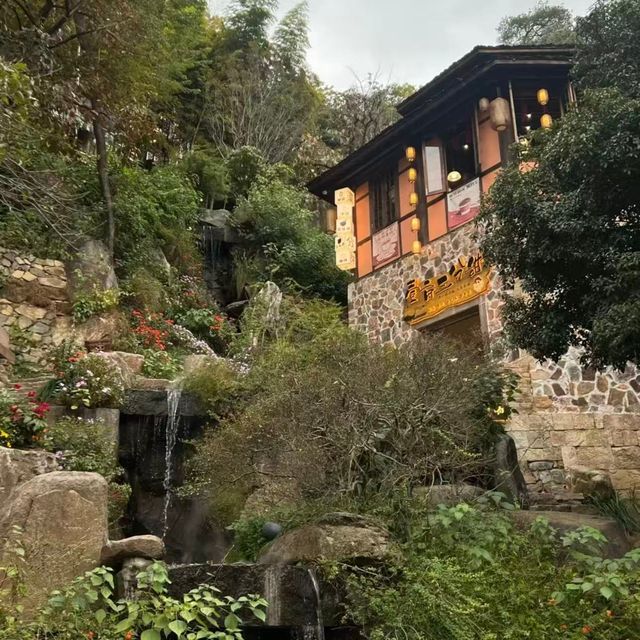 上饒婺源篁嶺攻略：一場懸掛在山崖上的曬秋童話