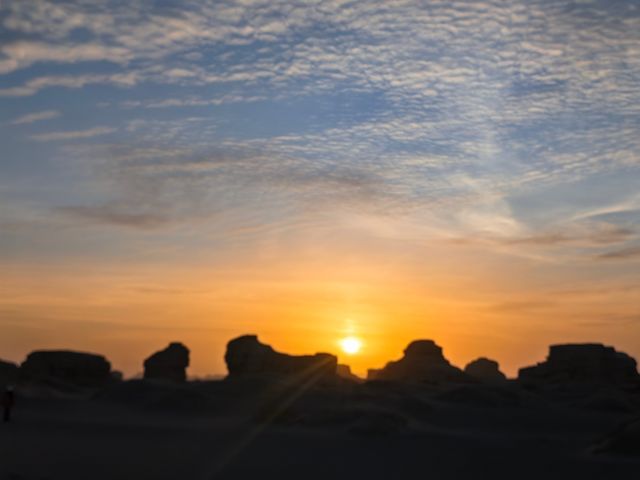張掖+嘉峪關+敦煌8日遊：丹霞地貌的奇觀，敦煌文化的精髓