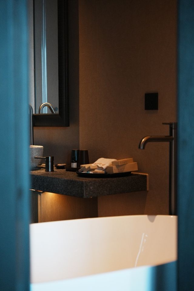 喺西安!!住到咗超chill嘅酒店 就喺西安回民街轉角位 鬧中取靜 水泥同原木嘅溫柔碰撞好鍾意呢 喺西安!!住到咗超chill嘅酒店 就喺西安回民街轉角位 鬧中取靜 水泥同原木嘅溫柔碰撞好鍾意呢