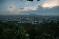 這個城市還有兩副面孔呢