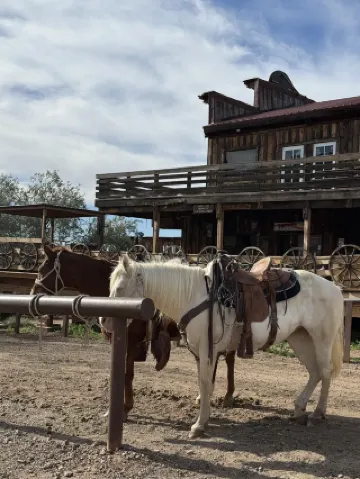 เป็นสถานที่พักผ่อนสุดสัปดาห์ที่ยอดเยี่ยมสำหรับแรงงานชาวอเมริกาเหนือในรัฐแอริโซนา