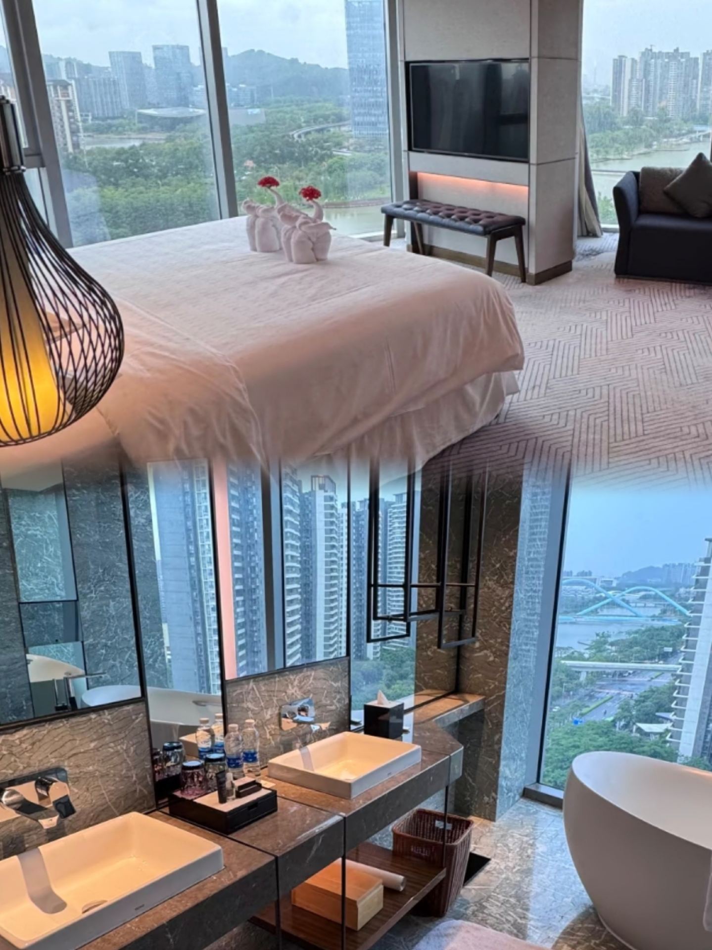 Hidden Gem in Nansha|Stay in a Light Luxury Atmosphere by the Jiaomen River🌊

If you're struggling to choose accommodation for a short vacation in Nansha, I personally tested and found my favorite: Sheraton Guangzhou Nansha Hotel✨.

✨Room Soundproofing and Cleanliness

I was immediately impressed by the room details after checking in🥰. The rooms start at a spacious 45 square meters😌, with soft and warm decor colors throughout🌿. Not a speck of dust or dead corner in sight🧹; every corner, gap, washbasin, and floor-to-ceiling window groove is spotless👍. The linens are fluffy and odor-free🛏. The entire building has excellent soundproofing🔇; street noise and hallway sounds are almost completely blocked out💤. Even rooms facing the street allow for a peaceful night's sleep🌙. The custom Sheraton bed is perfectly balanced in firmness☁, paired with blackout curtains🪟. Toiletries are neatly arranged🛁, and the floor-to-ceiling windows face the Jiaomen River view🌊. Whether traveling with family or on business, comfort is guaranteed throughout💯.

🍽️Dining Experience

I enjoyed a variety of delicious meals at the hotel😋. The all-day buffet breakfast is especially abundant🥐, featuring authentic Cantonese rice rolls, pork offal congee, freshly steamed dim sum🥟, Western baked goods, cold cuts, fresh fruit, and freshly brewed coffee☕. The first-floor Japanese-Korean restaurant offers fresh sashimi and teppanyaki🍣, while the Chinese restaurant specializes in authentic Lingnan Cantonese cuisine🦐, using many fresh local ingredients from Nansha🥬. During leisure time, I relaxed in the lobby bar with a delicate afternoon tea🍰, enjoying the river view outside the window🍹. The combination of great food and stunning scenery maximizes dining happiness🥂.

🎁Other Tips

I’ve put together a personal stay guide to share with everyone📝. The hotel offers free underground parking🚗 and new energy vehicle charging spots🔌, so driving here is worry-free. The rooftop outdoor heated pool has excellent views🏊, and the fitness center is open 24/7🏋. For families with kids, there are fun and child-friendly rooms🧸. The hotel is close to Jinzhou Station on Metro Line 4🚇, within walking distance to large shopping malls🛍, and near the Jiaomen River walkway, perfect for a relaxing post-meal stroll with scenic views🌿. I recommend booking a high-floor river view room during off-peak times for the best view🌟.

📝Summary

For multiple trips to Nansha, this Sheraton hotel is my top choice🏨. Its prime location combined with reliable dining and accommodation💫, outstanding soundproofing, cleanliness, and food quality make it perfect for both vacation relaxation and business travel👍. Address: No. 79-80 Haixi Street, Haibin Road, Nansha District, Guangzhou📍. Choosing this hotel for your stay in Nansha is basically a no-fail option✨.