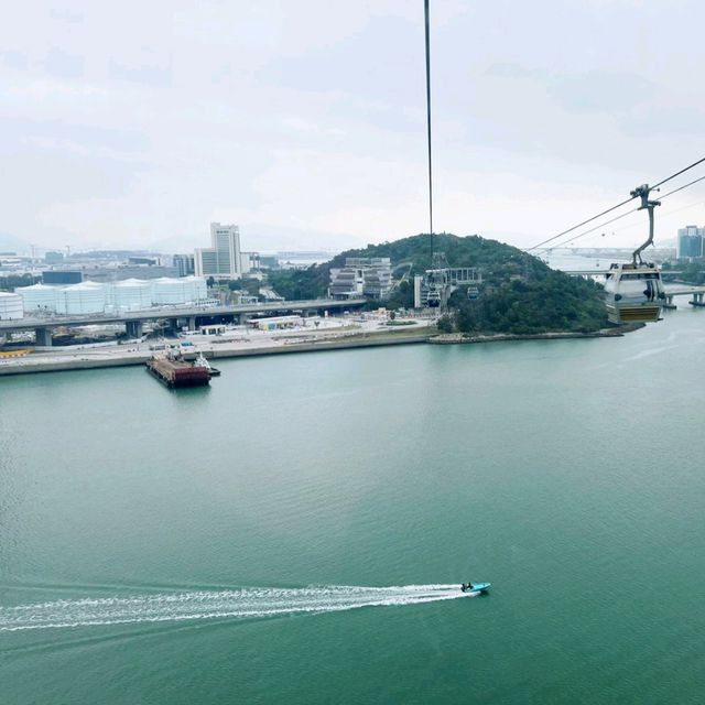 昂坪360的纜車，由高空打開，香港大嶼山！