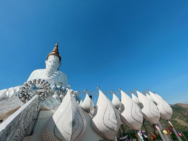 วัดพระธาตุผาซ่อนแก้ว