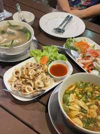 ครัวร่มไม้ชายน้ำ
