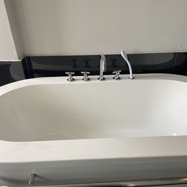 Affordable Room With Bathtub