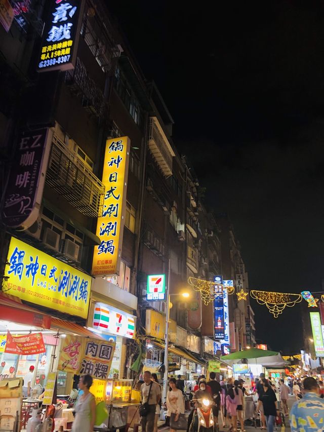 台北一個特色夜市懷舊華西街夜市