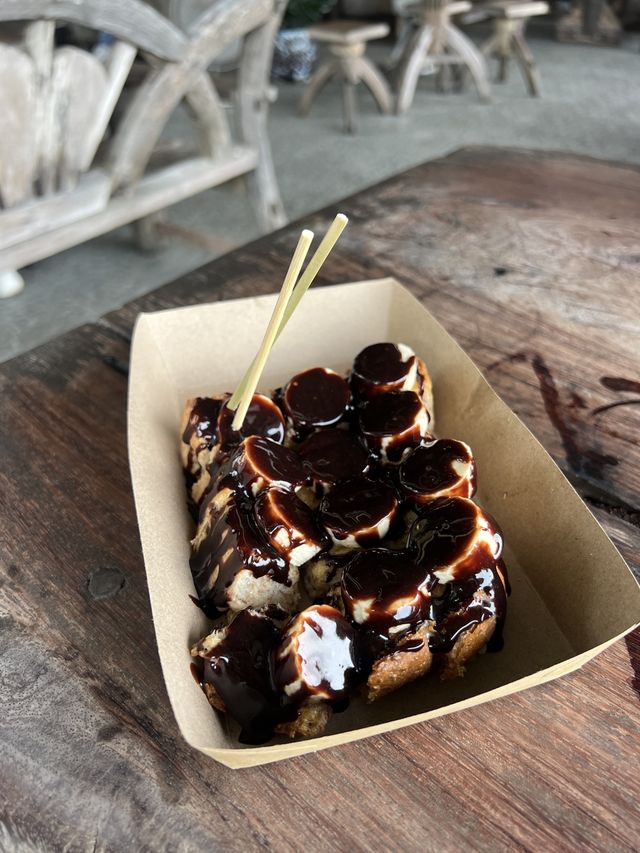 ร้านยินดี ริมน้ำ วิวโบสถ์คริสต์ 