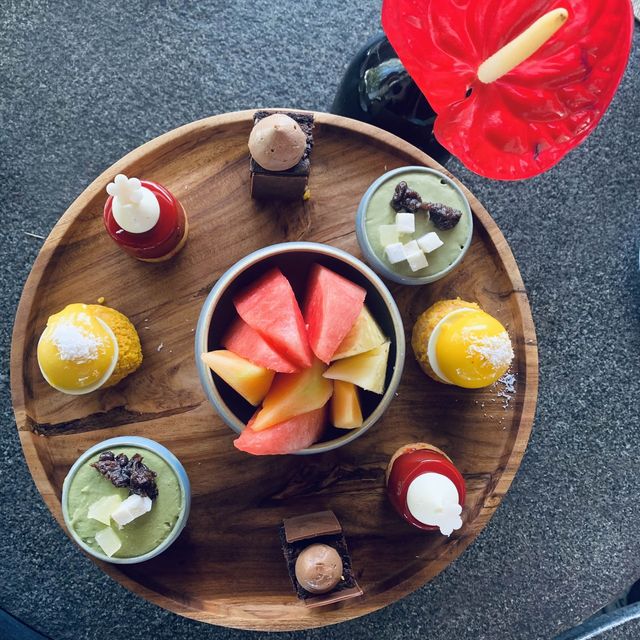 【バリ】大人贅沢なアフタヌーンティーなら”Veranda Lounge and Bar“