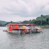 ล่องแพ MC. Star cruise halabala ณ เขื่อนบางลาง 