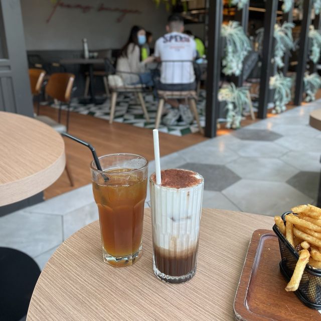 香港荃灣｜植物牛肉burger打卡餐廳🍔
