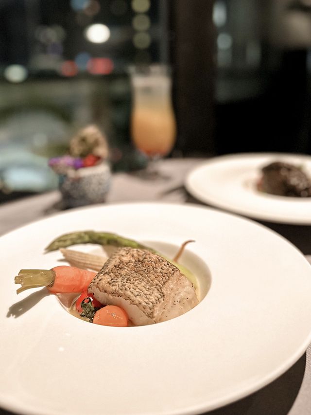 𓆰 Fine Dining with City Landscape