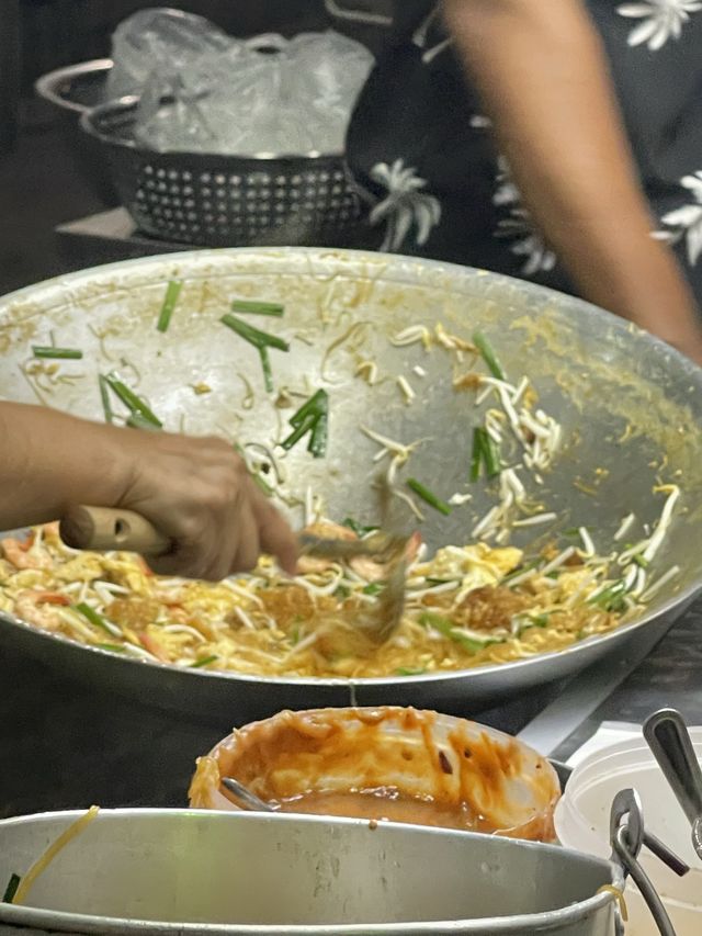 ล้านผัดไทยเจ๊แมว @ตลาดน้ำพุ 