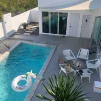 พักผ่อนได้ ถ่ายรูปเก๋ ที่ De’Day Pool Villa Cha-Am