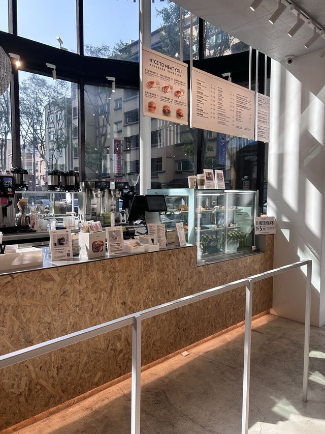 ［新竹/東區］ CAFE!N 硬咖啡 新竹關新店☕️｜新竹必去咖啡廳 自助式 不用服務費👋🏻 