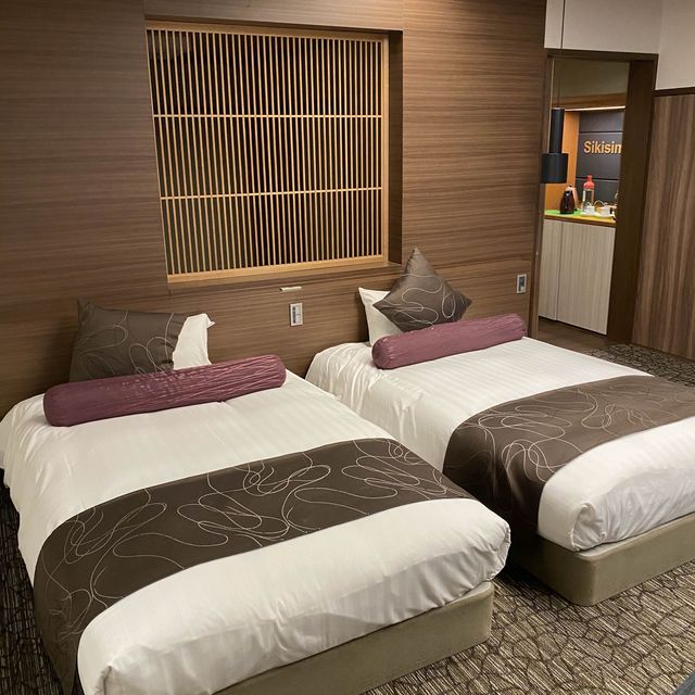 嬉野温泉「萬象閣敷島」リニューアルされた木のギャラリー敷島和洋室（corner room）宿泊記