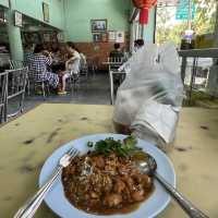 ข้าวหน้าไก่ห้าแยก ร้านเก่าแก่ คงความอร่อยยาวนาน