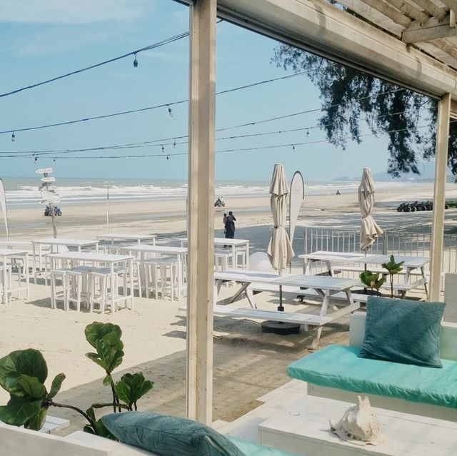 Puteh Beach Bar