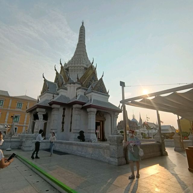 สักการะศาลหลักเมืองกรุงเทพมหานคร