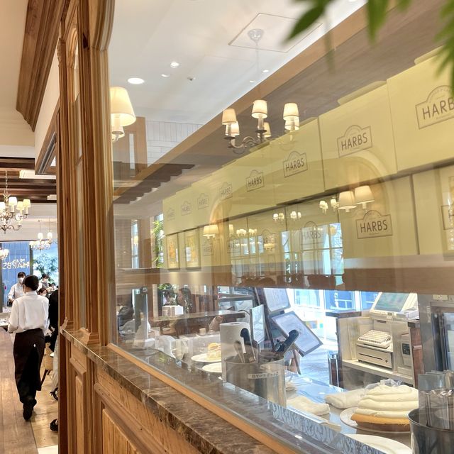 베이커리 천국 일본에서 맛보는 하브스 딸기케이크🍰