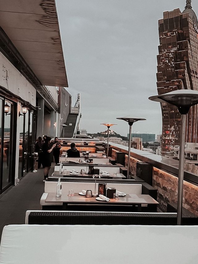 澳門出名賞夜景之酒吧SKY 21 Bar & Restaurant🥃 澳門出名賞夜景之酒吧SKY 21 Bar & Restaurant🥃
