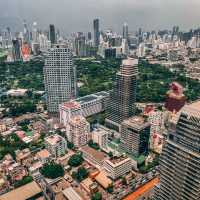 Banyan Tree Bangkok กับห้องกระจกทรงโค้ง