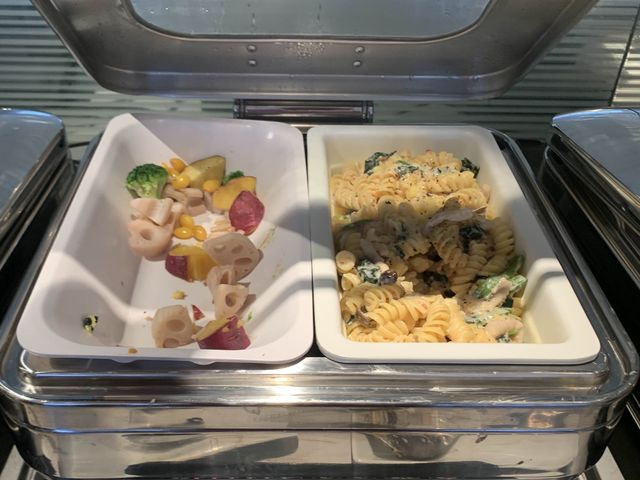 ベトナム　ベトナム観光　搭乗前に成田国際空港ANAラウンジでお腹いっぱい食べる！
