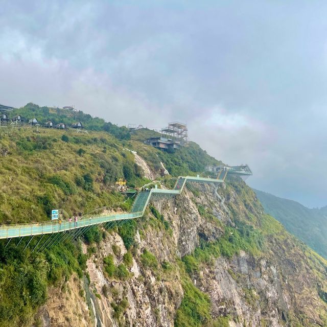 สะพานแก้วมังกรเมฆ (Glass Bridge Rong May)