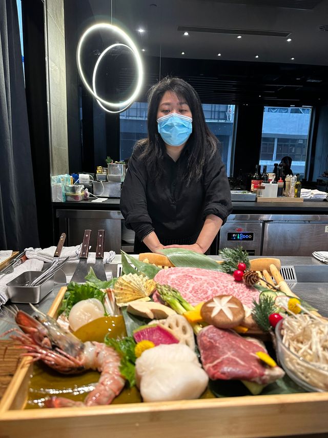 日本師傅親自烹調鐵板燒  A4和牛融化大滿足