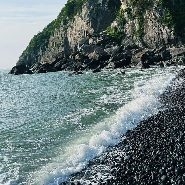 黑沙灣海灘：風光旖旎