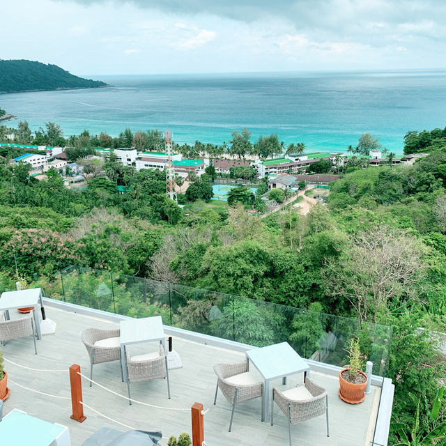 คาเฟ่วิวทะเลสุดปัง The Sundeck ภูเก็ต