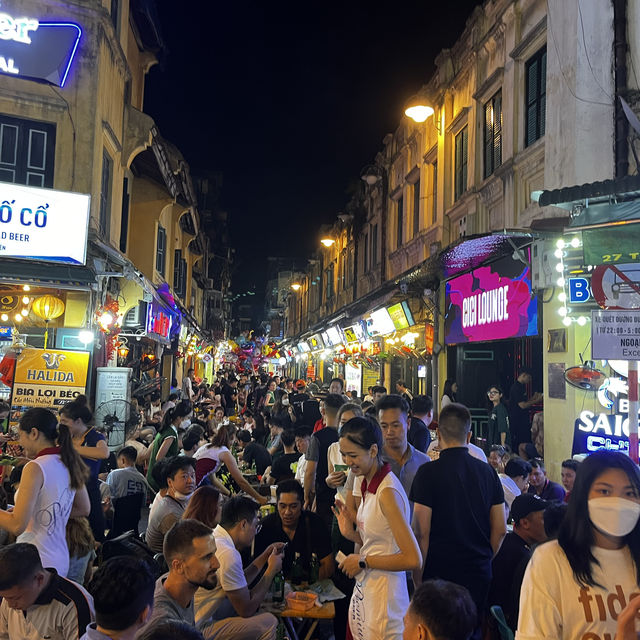 A Journey through Time and Culture in Hanoi 🌍📷