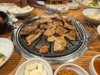 A nice grilled pork ribs and boiled pork slices shop