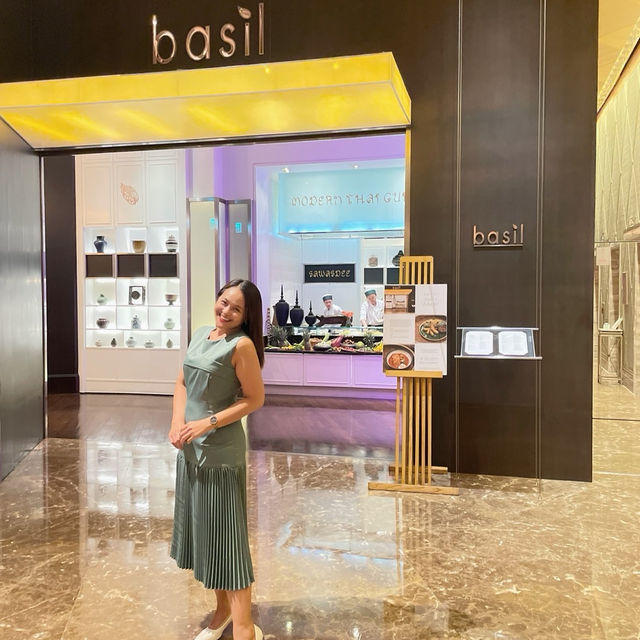 ร้านอาหารไทยต้นตำรับ Basil 