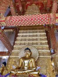 มาชมความงดงามของพระธาตุและพญานาคสีรุ้ง