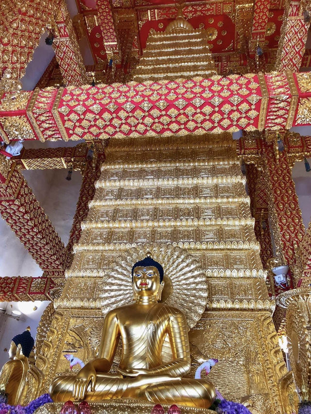มาชมความงดงามของพระธาตุและพญานาคสีรุ้ง
