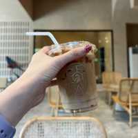 Coff & Caw cafe คาเฟ่มินิมอล มีนกแก้วด้วย