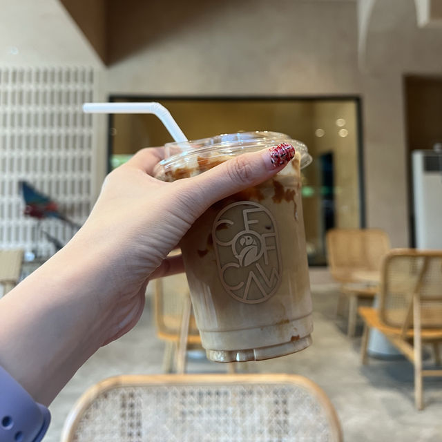 Coff & Caw cafe คาเฟ่มินิมอล มีนกแก้วด้วย
