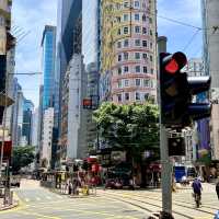 來香港一定要體驗叮叮車！