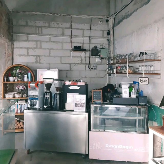 ONE OF THE NEW COFFEE SPOTS IN GROGOL